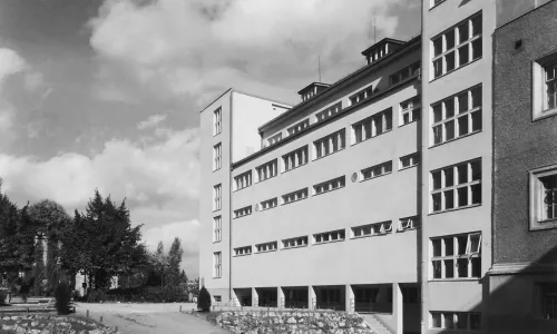 C296 Přístavba školy